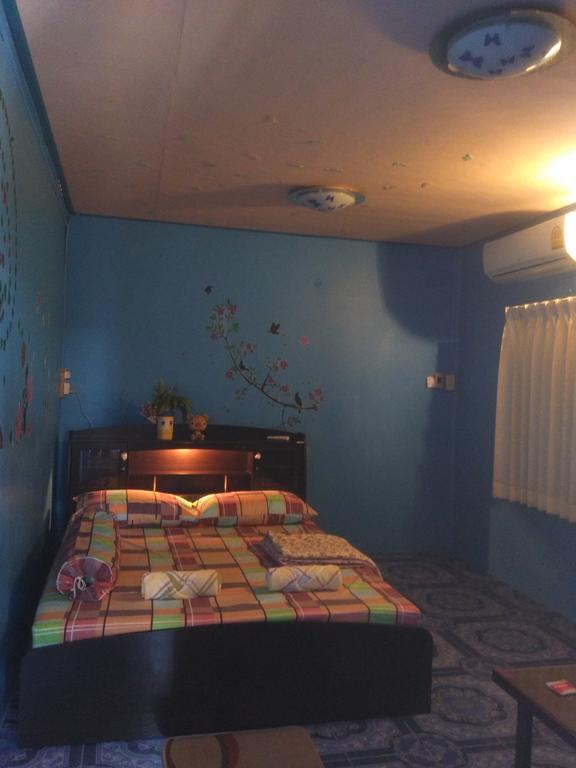 Patchaya Guesthouse Amphawa Ngoại thất bức ảnh