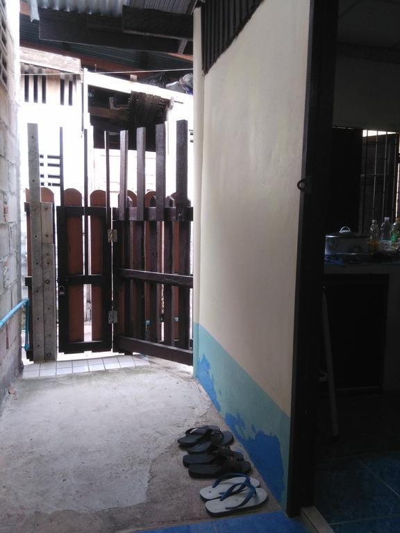 Patchaya Guesthouse Amphawa Ngoại thất bức ảnh
