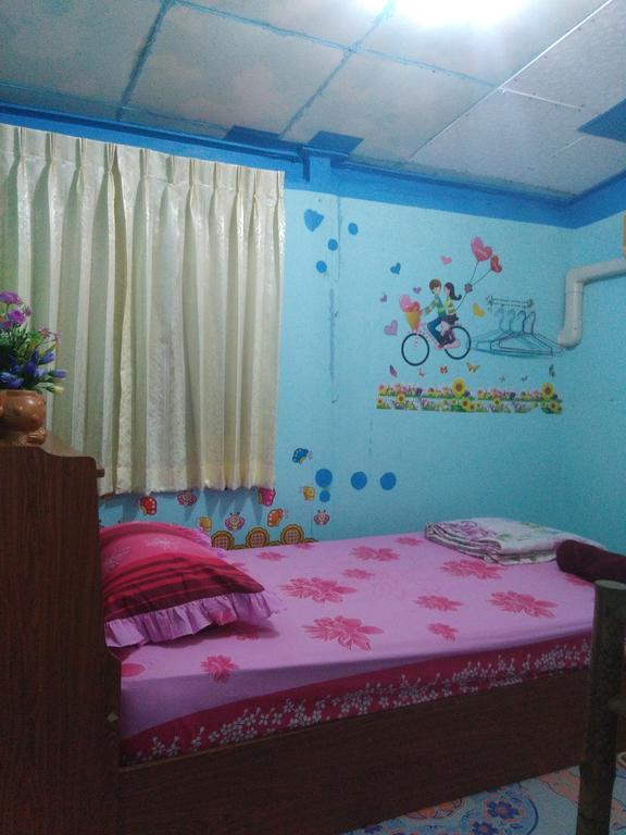 Patchaya Guesthouse Amphawa Ngoại thất bức ảnh