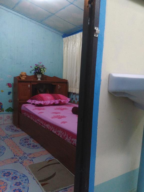 Patchaya Guesthouse Amphawa Ngoại thất bức ảnh