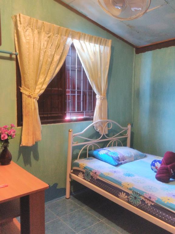 Patchaya Guesthouse Amphawa Ngoại thất bức ảnh