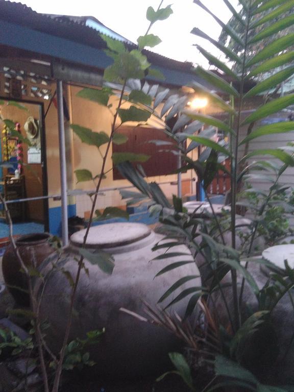 Patchaya Guesthouse Amphawa Ngoại thất bức ảnh