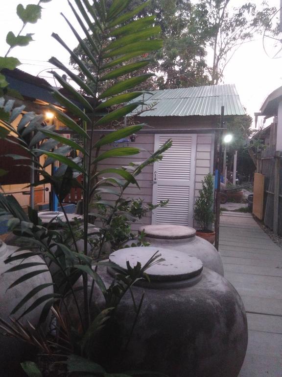 Patchaya Guesthouse Amphawa Ngoại thất bức ảnh