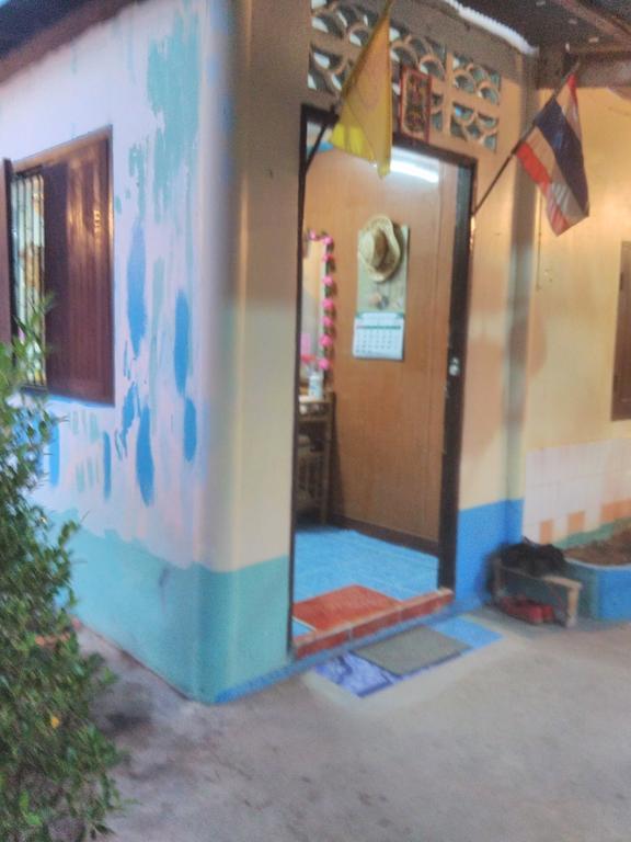 Patchaya Guesthouse Amphawa Ngoại thất bức ảnh