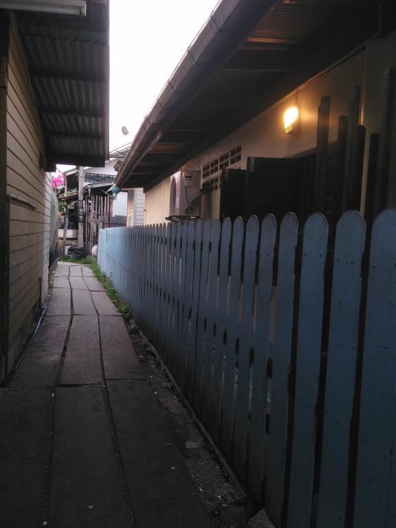 Patchaya Guesthouse Amphawa Ngoại thất bức ảnh