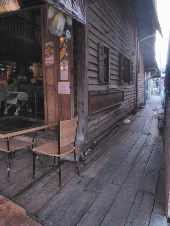 Patchaya Guesthouse Amphawa Ngoại thất bức ảnh